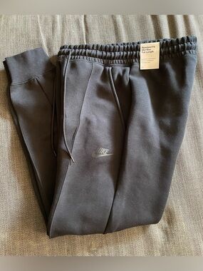NWT - Women’s Small Nike Tech Fleece Pants/Joggers